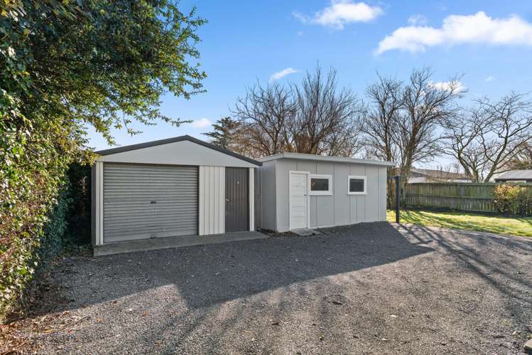 424 High Street South Carterton_17