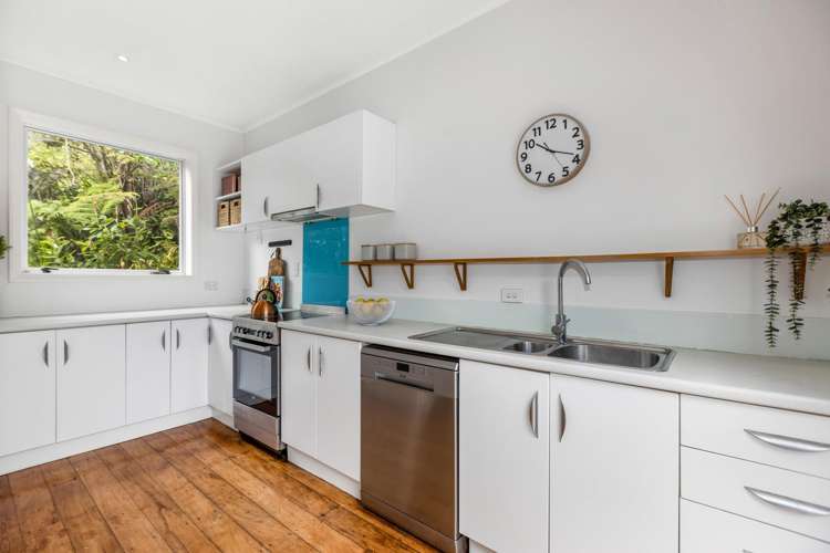 22 Liffey Crescent Island Bay_4