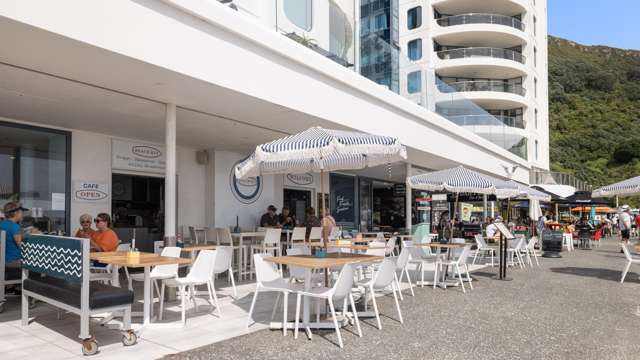 Shop Front Licence/2 Marine Parade Mt Maunganui_2