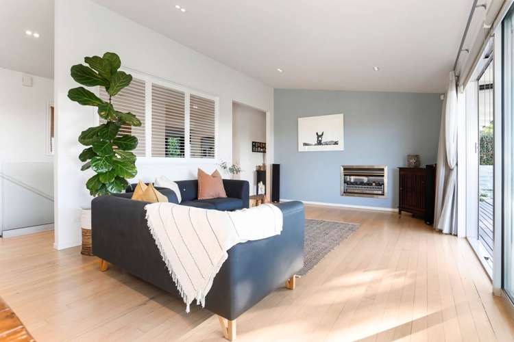 1 Charles Dickens Drive Mellons Bay_9