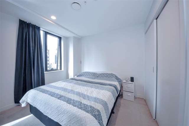 805/75 Victoria Street West 10015_1