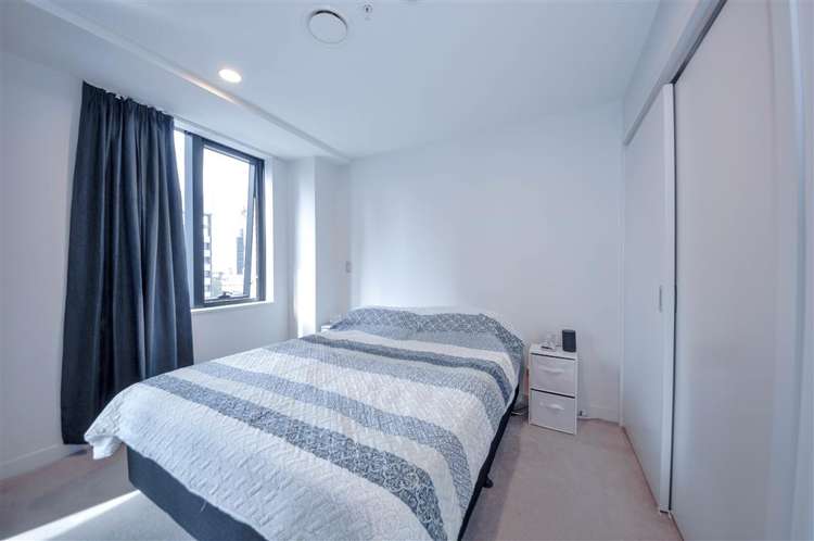 805/75 Victoria Street West 10015_1