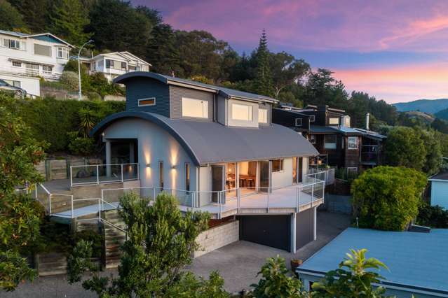 Modern Home & Picture-Perfect Views!