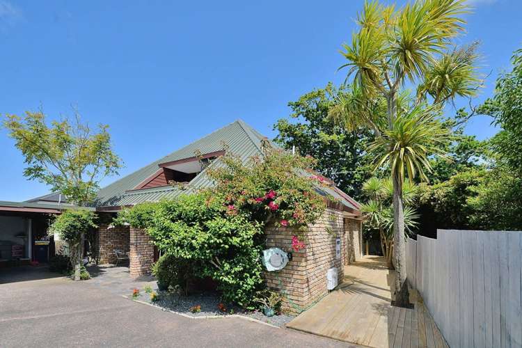 2/17 Pupuke Road Birkenhead_0