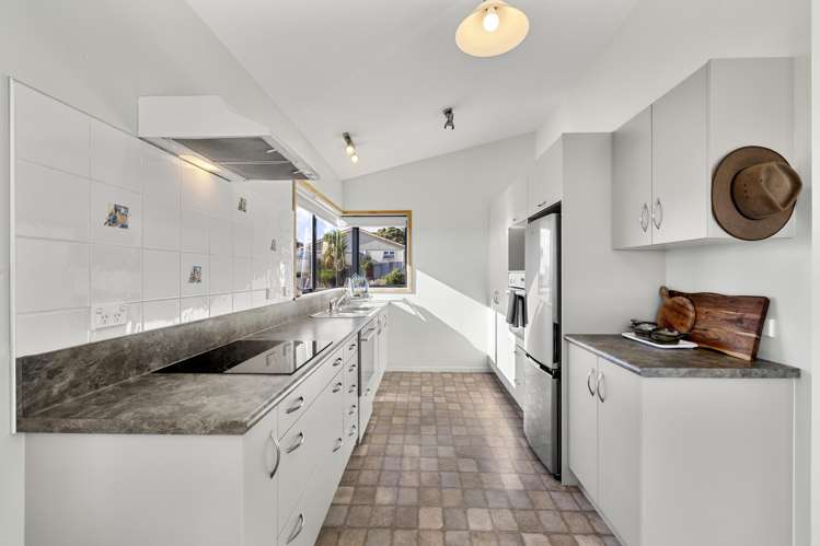 25i Violet Street Raglan_6