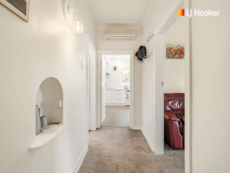 1 Castlewood Road Company Bay_11