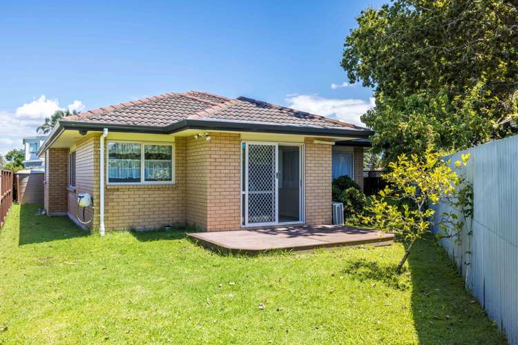 7B Barberry Lane Te Atatu Peninsula_21