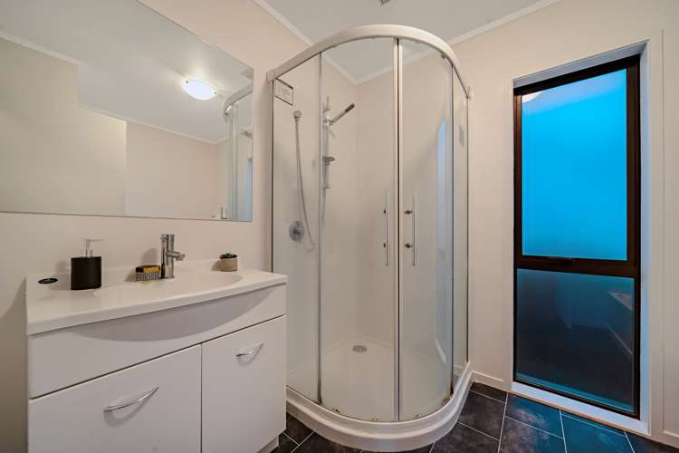 35 Eyre Street Henderson_16