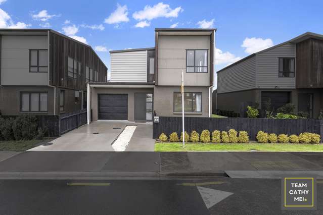 Reserve Frontage Large Five Bedrooms Home