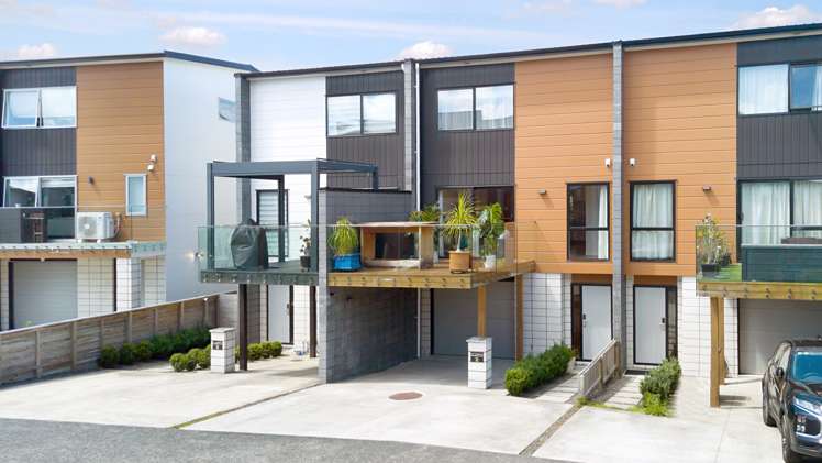 8 Meritage Lane Te Atatu South_24