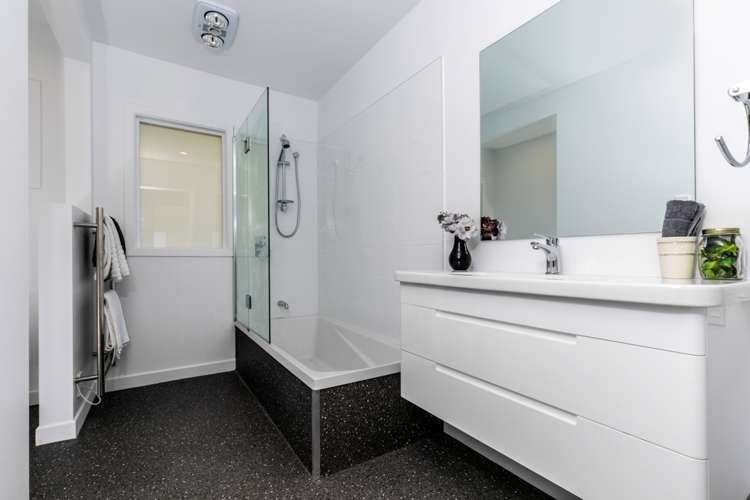 86 Shetland Street Glen Eden_21