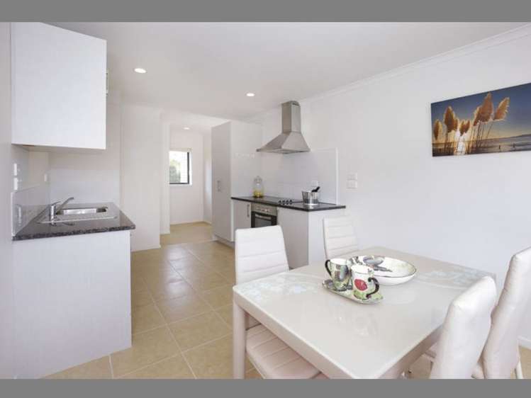 10/2 Swan Hill Drive Glen Eden_4