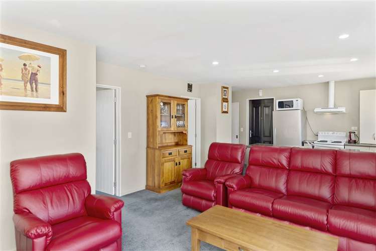 4 Cris Lodge Courts Hornby_6