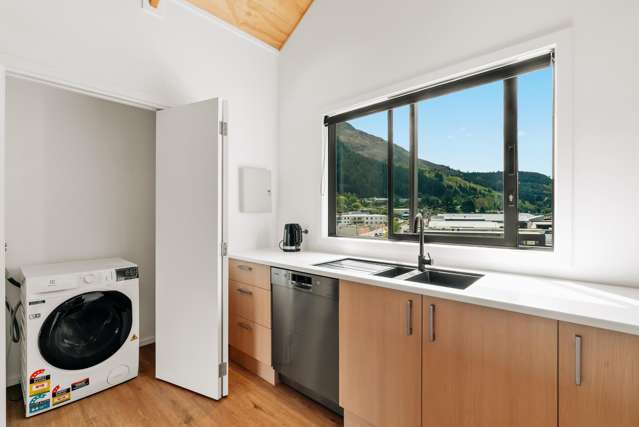 Unit 2, The Alex Apartments, 135 Hallenstein Street Queenstown_1