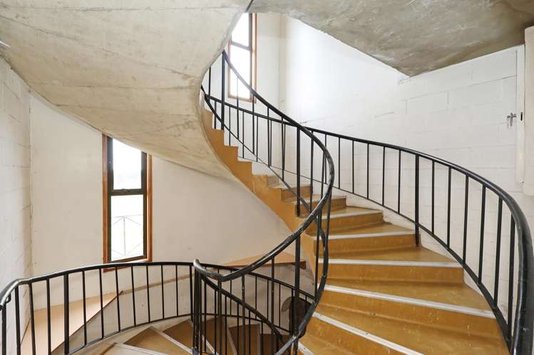 220 Bay Road West Plains_21