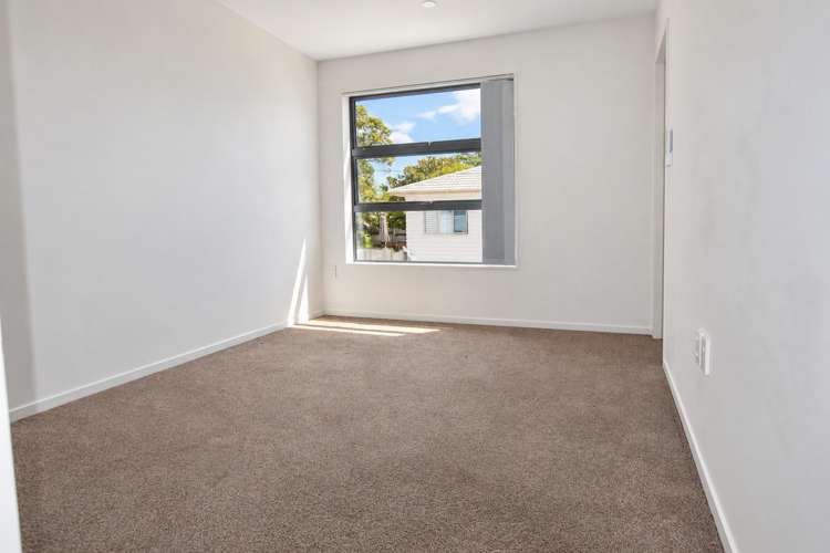 62B Royal Road Massey_6