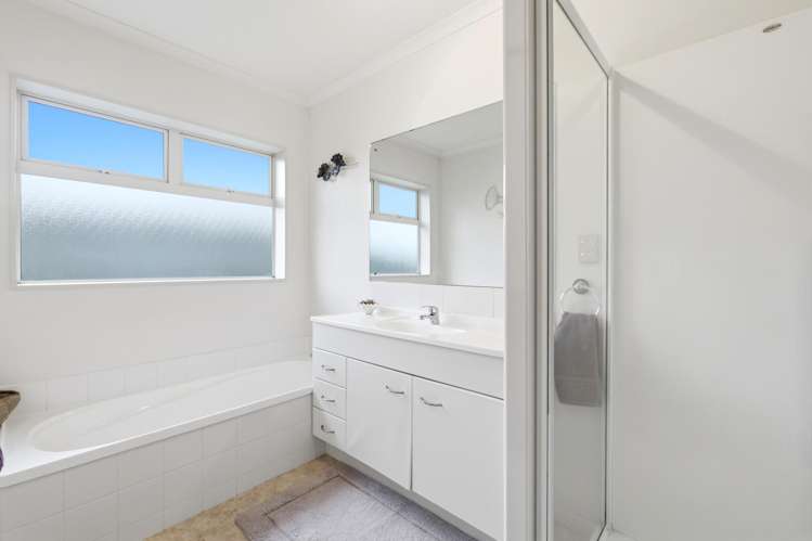 14 Chesterfield Way Orewa_18