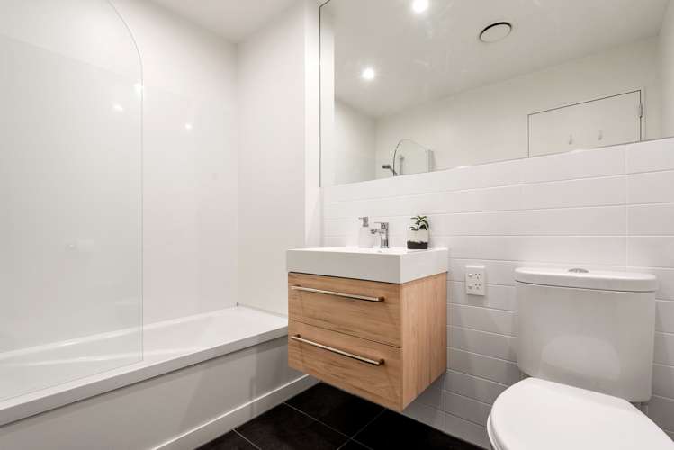 2/2 Stone Street Miramar_13