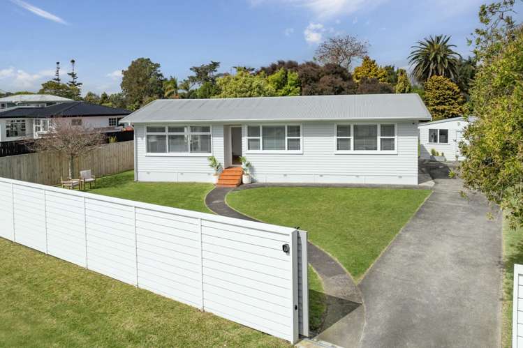 8 Brennan Avenue Te Atatu Peninsula_0