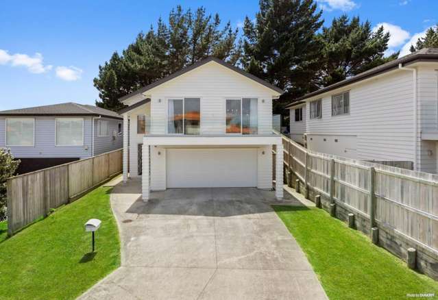 Modern 4-Bedroom Home in Gulf Harbour