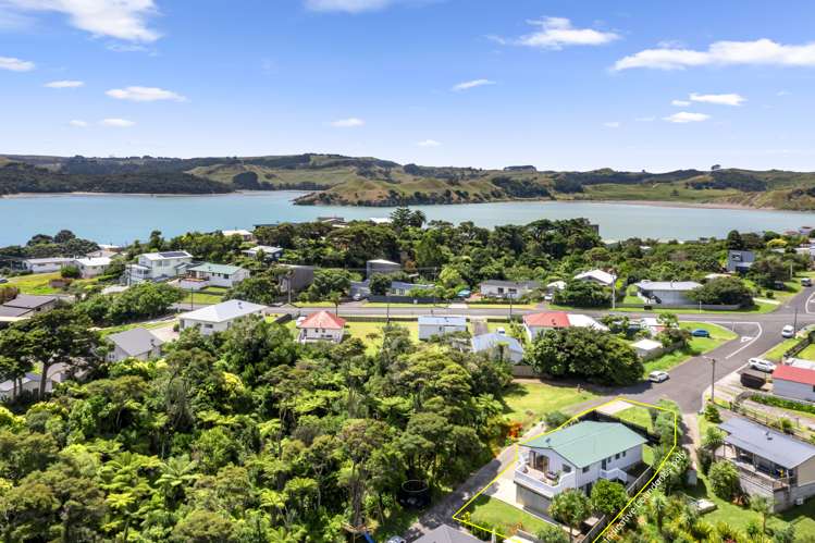 1 Lily Street Raglan_34