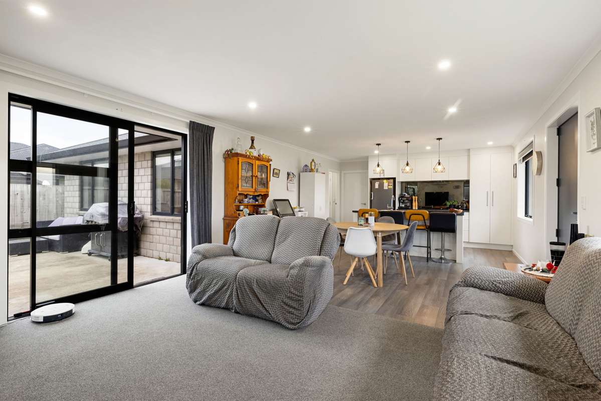 328 Warburton Crescent_3