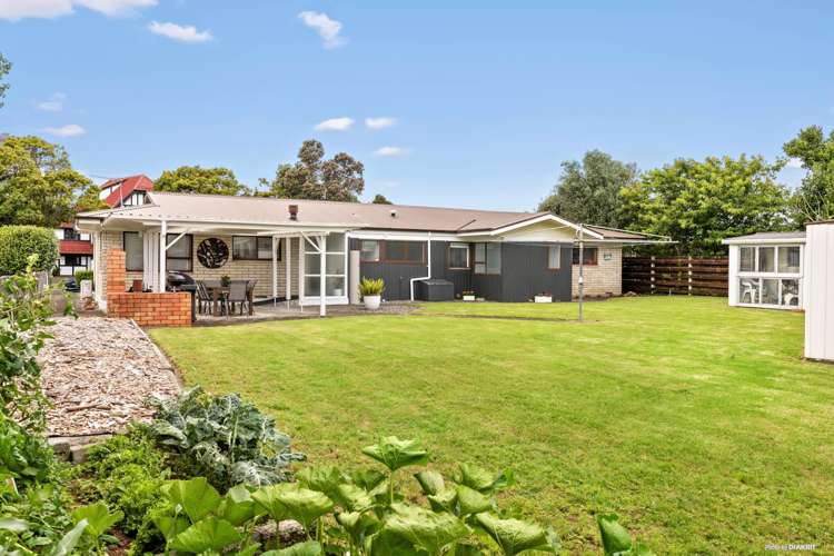 112 Racecourse Road_2