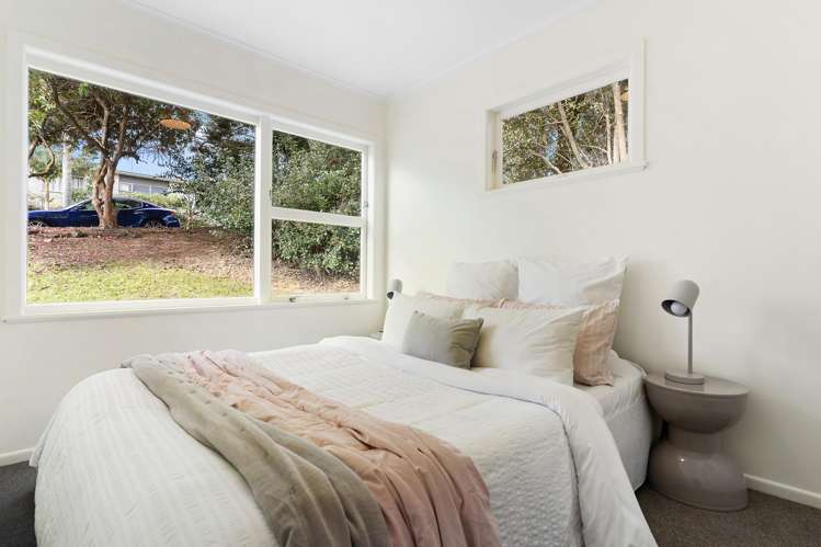 1/1 Nea Place Hillcrest_12