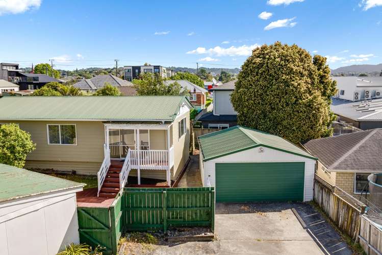 2A Netherlands Avenue Kelston_6