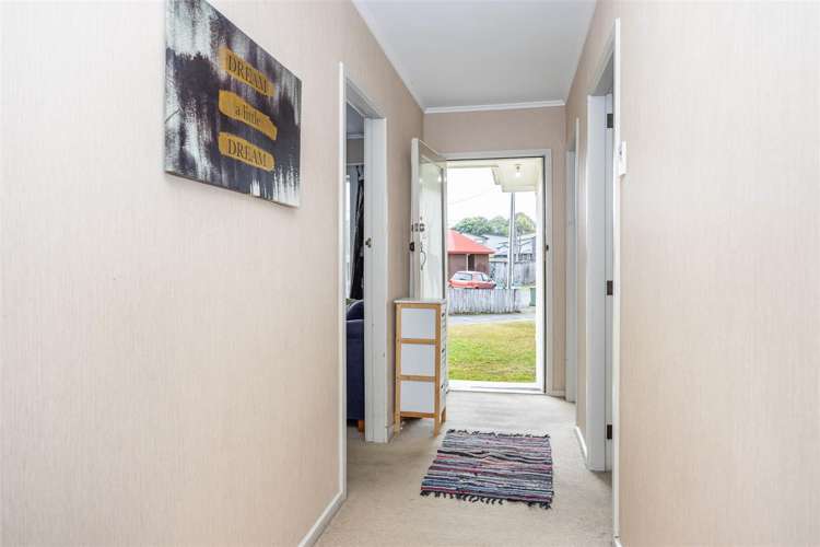 8 Snead Place Hamilton East_10