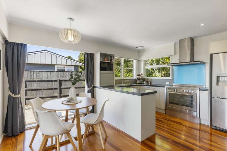 19 Kahikatea Grove Paparangi_5