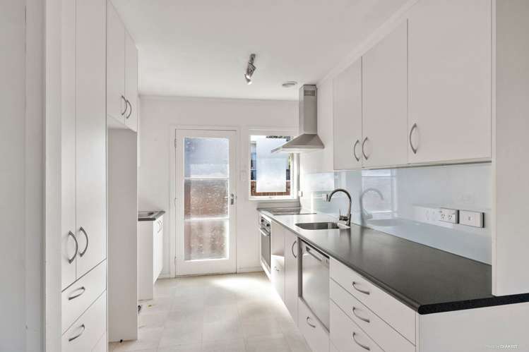 2/23 Tawa Road_4