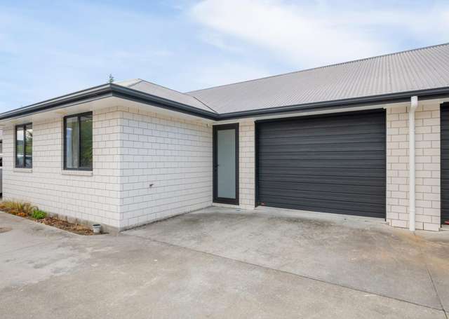 Two Bathrooms, Double Glazed & Boys' High Zoning