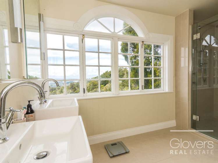 467 Scenic Drive Waiatarua_12