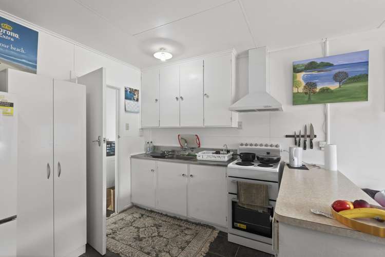 8 Simons Street Moturoa_17