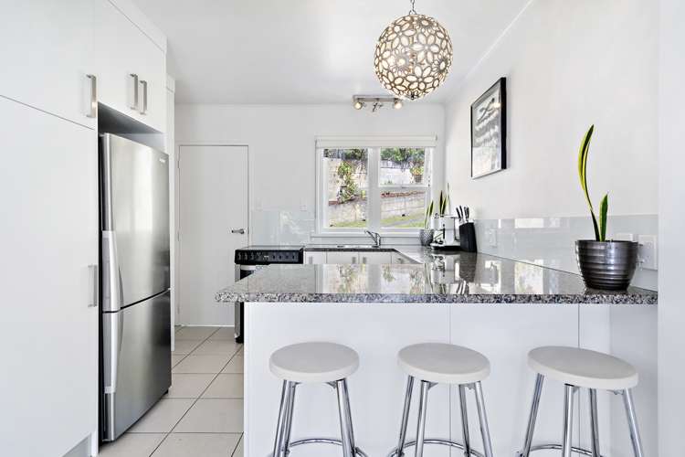 2/6 Kororo Street Northcote_3