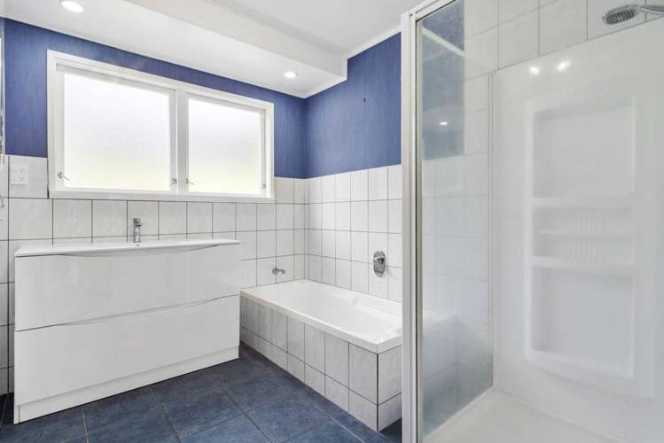 64 Ayton Drive Totara Vale_10