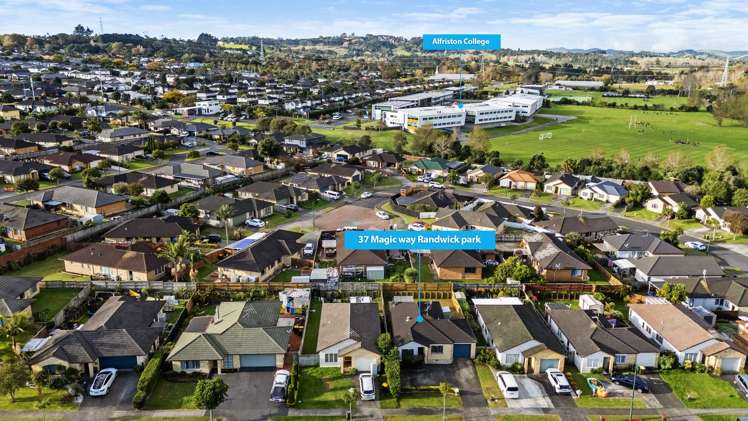 37 Magic Way Randwick Park_18