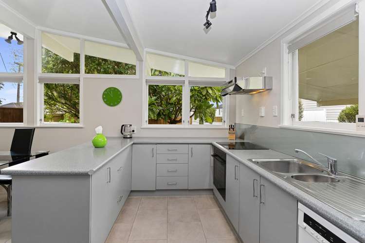 93 Mcleod Road Te Atatu South_8