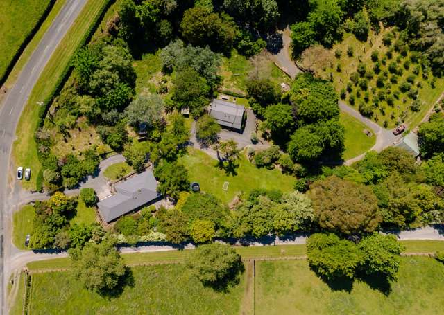 Stunning Setting, Family Home & Cottage