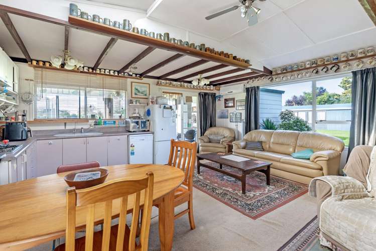 3 Banks Street Tolaga Bay_7