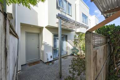 64/21 Hunters Park Drive_2