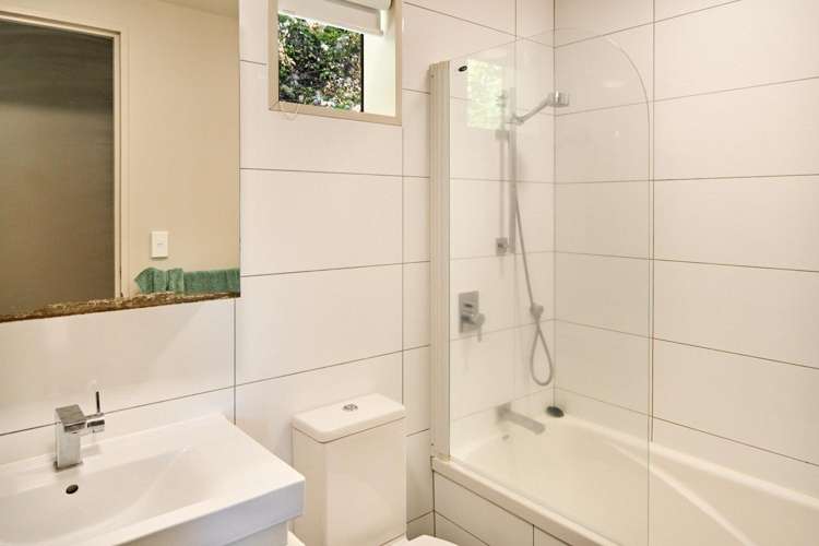 W405/405A 28 Torrens Terrace Mount Cook_8