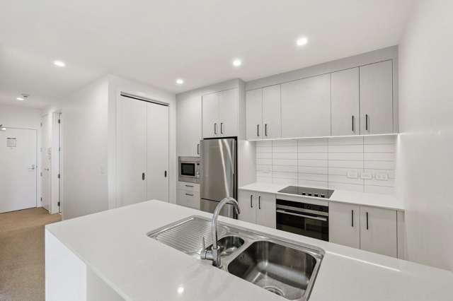 904/8 Waikumete Road Glen Eden_4