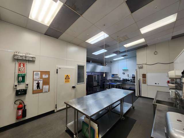 C/27B Cain Road Penrose_1