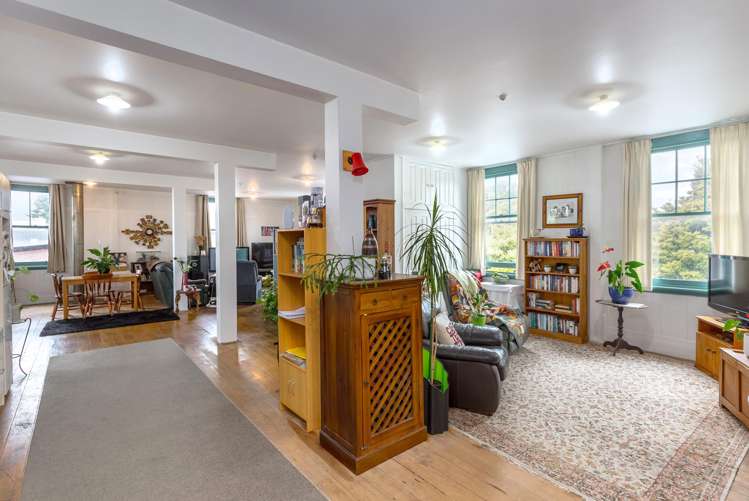 20 Memorial Square Carterton_34