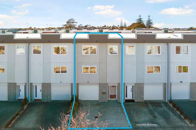 81 Bordeaux Parade Te Atatu South_1