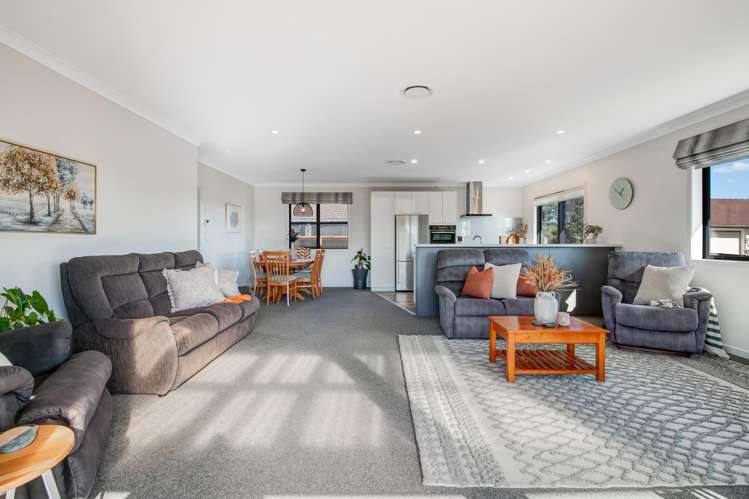 7 Raabia Close Parakai_8