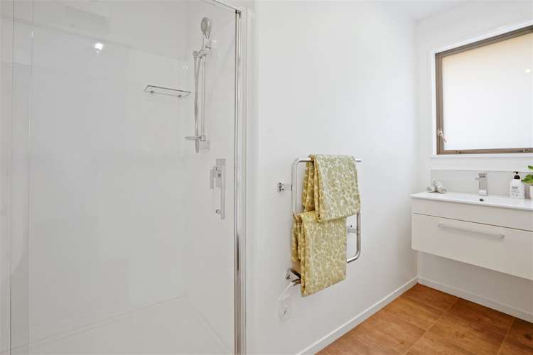 2/10 Stacey Place Woolston_11