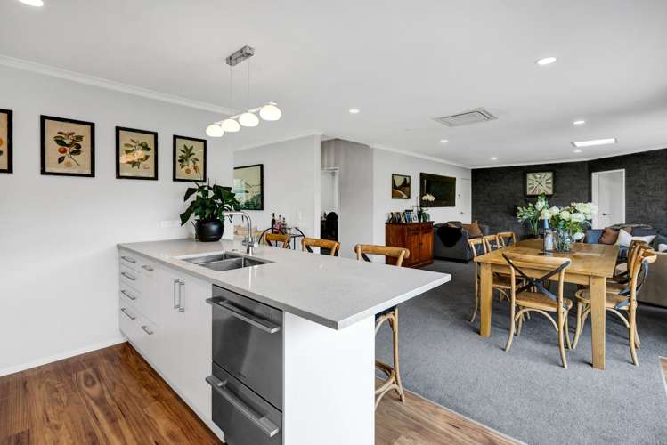 3 Condor Crescent Bell Block_10